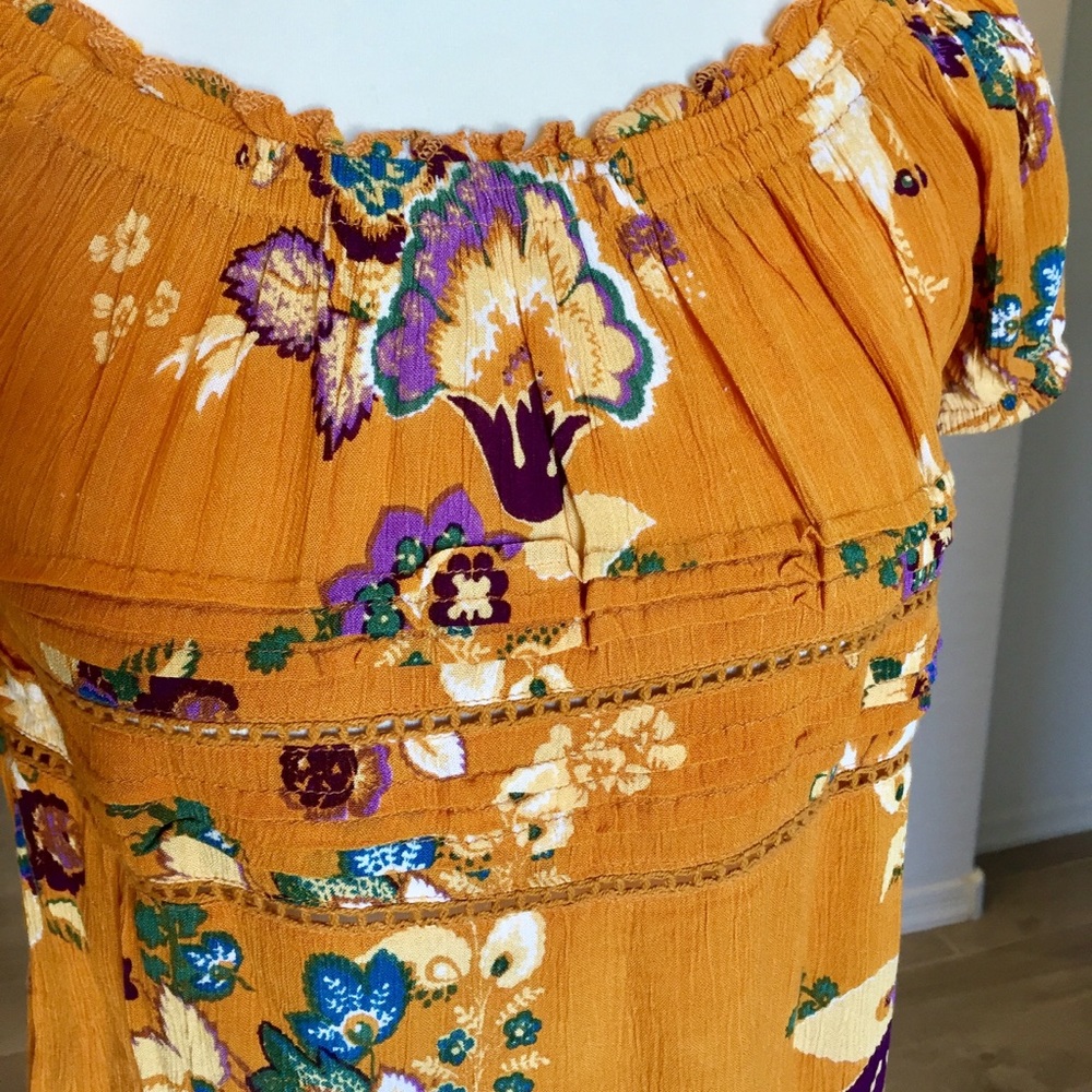 Patrons of Peace Off The Shoulder Floral Top - Picture 5 of 7